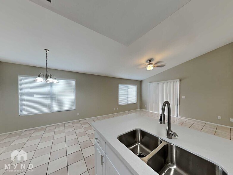 Building Photo - 3126 W Foothill Dr