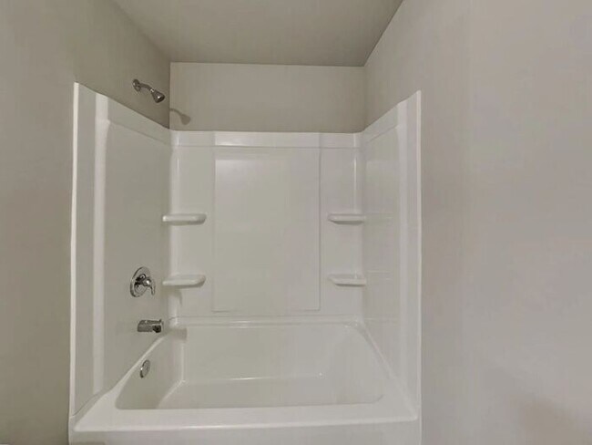 Building Photo - MOVE IN BY 5/24 AND RECEIVE JUNE RENT FREE!