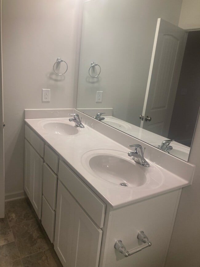 Building Photo - 2489 Ashton Park Ln