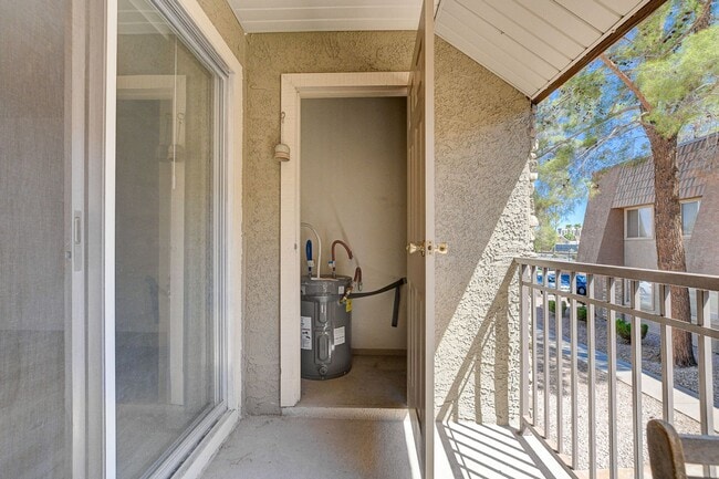 Building Photo - SINGLE BEDROOM CONDO IN GUARD GATED COMMUN...