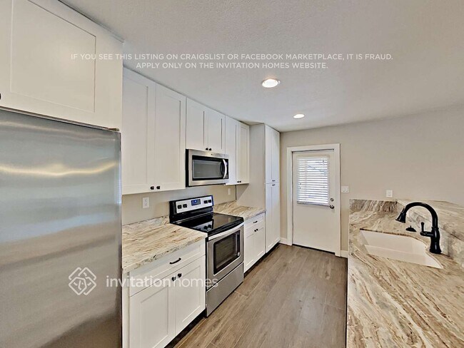 Building Photo - 1913 E Alameda Dr