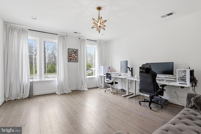 Building Photo - 20246 Northpark Dr