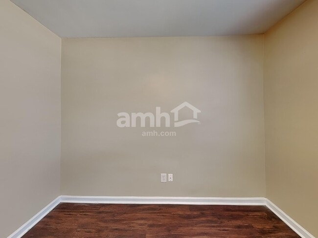 Building Photo - 224 N Fuquay Springs Ave