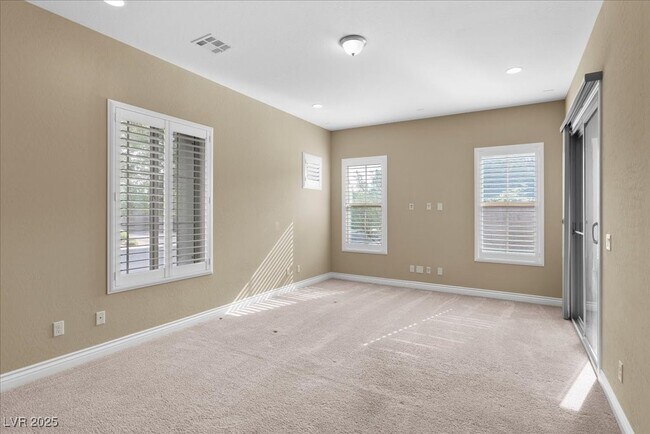 Building Photo - 11 Carolina Cherry Dr