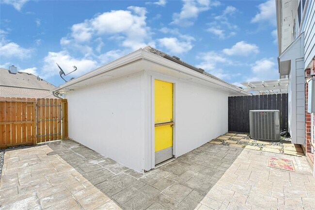 Building Photo - 1273 El Camino Village Dr