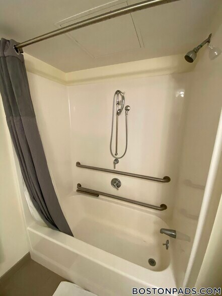 Building Photo - 8 Winter St