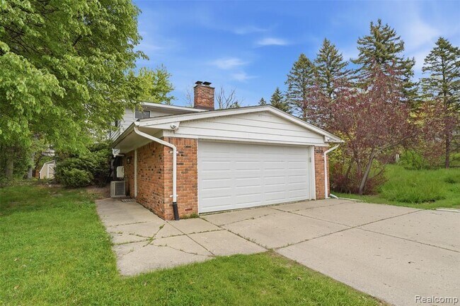 Building Photo - 2478 Hiller Rd