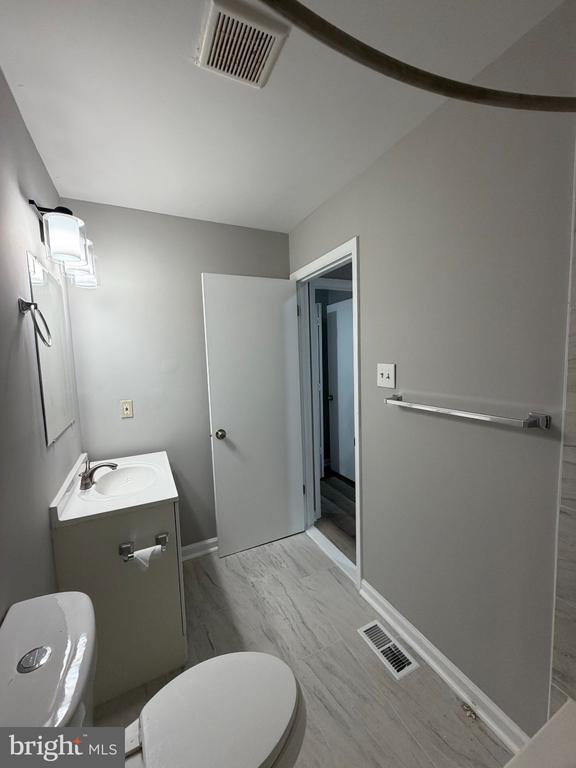 Building Photo - 639 Glynock Pl