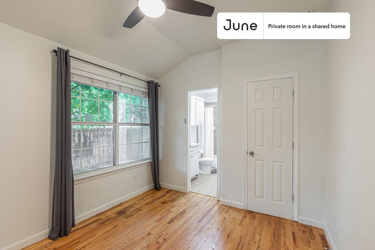 Building Photo - Room in Shared 4 bed/2 bath home