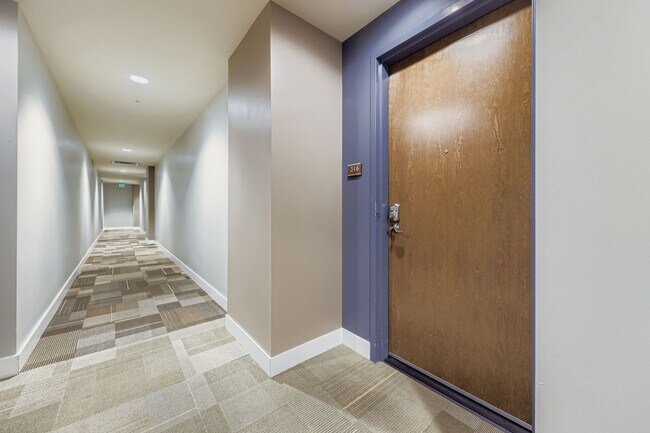 Building Photo - Modern 1 BDR in Peloton - All the Amenities