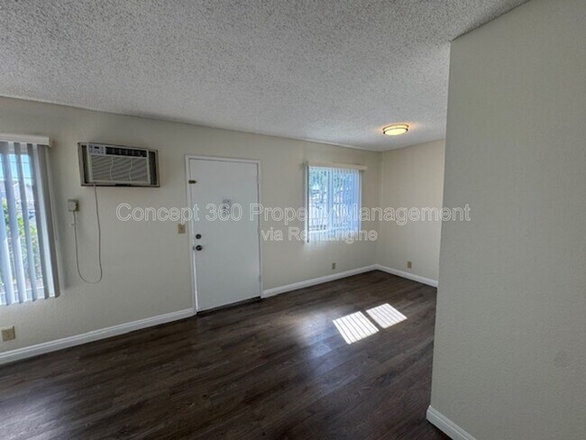 Building Photo - 9421 Cedar St