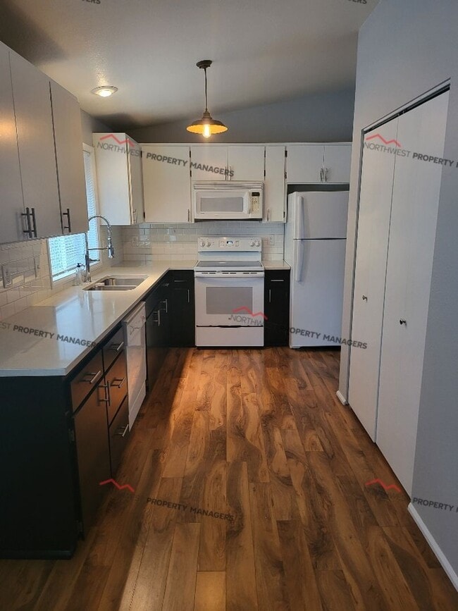 Building Photo - STATUS: *PENDING APPLICATION*  | R320 | $1895
