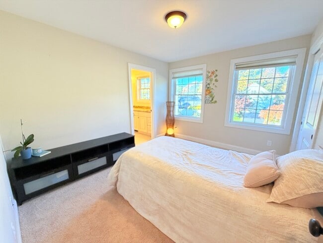 Building Photo - 17 Hamel Way