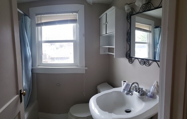 Building Photo - 3 bed 1 bath