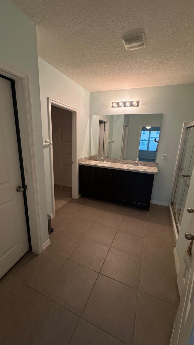 Building Photo - 505 Arbequina Ct