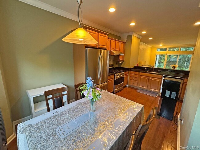 Building Photo - 54 Fairways Dr