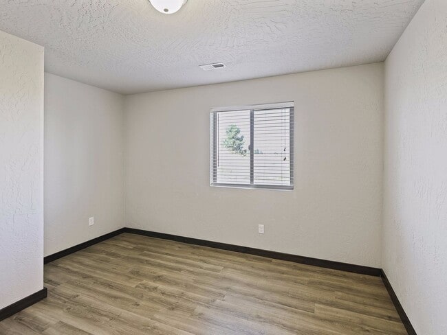 Building Photo - 13908 W Bergen Dr