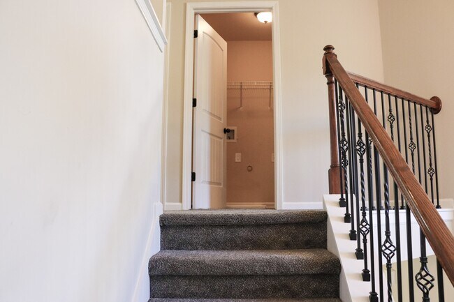 Building Photo - 1266 Coachman Way