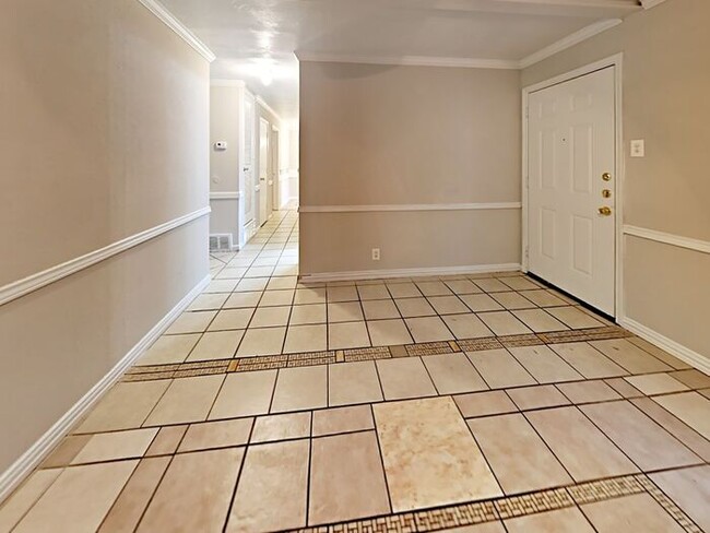 Building Photo - No Application Fees* $250 off 1st Months R...