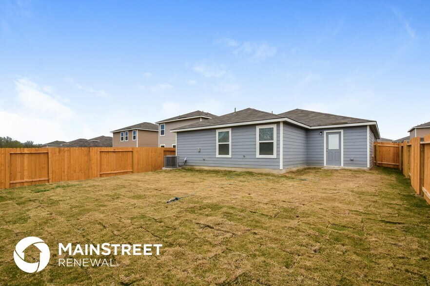 Building Photo - 3231 Begonia Bend
