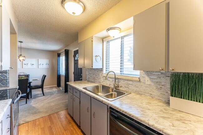 Building Photo - 954 S Miller St