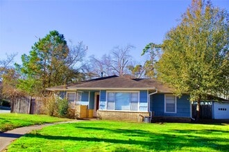 Building Photo - 1002 Waltway Dr