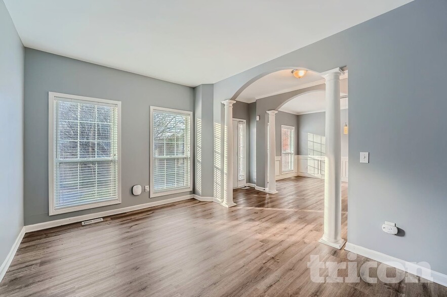 Building Photo - 3890 Brentview Pl NW