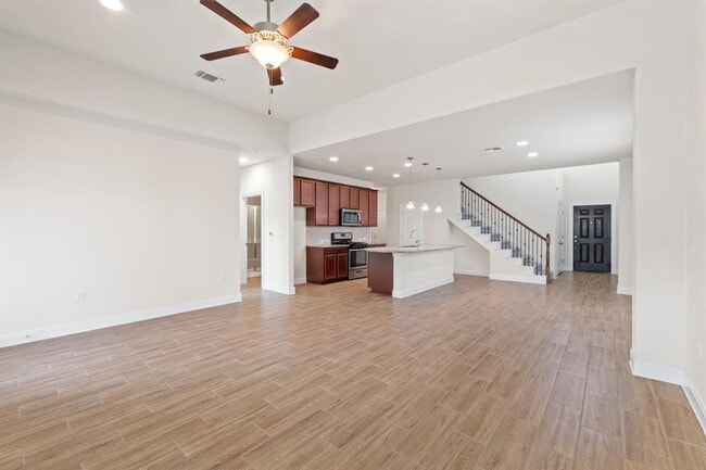 Building Photo - 14011 Hedera Dr