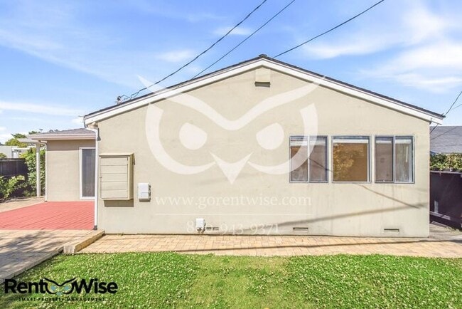 Building Photo - 1109 Ridgewood Dr