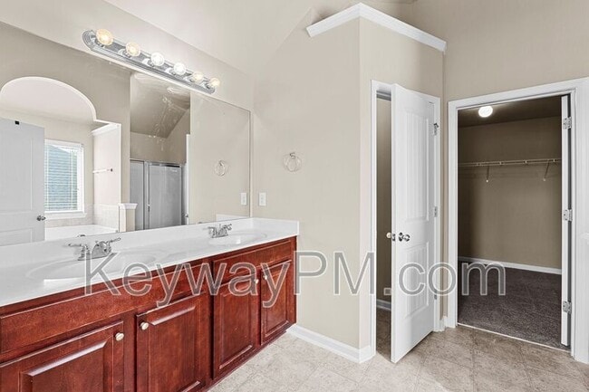 Building Photo - 456 Lory Ln