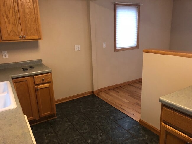 Building Photo - Cute home!