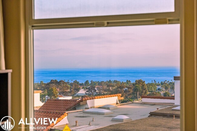 Building Photo - OCEAN VIEWS! Renovated 2 Bed, 2.5 Bath Townhome in San Clemente!