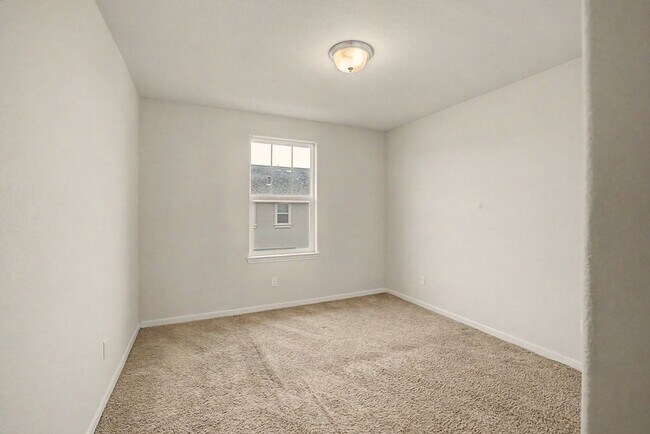 Building Photo - 15137 Breckinridge Ave