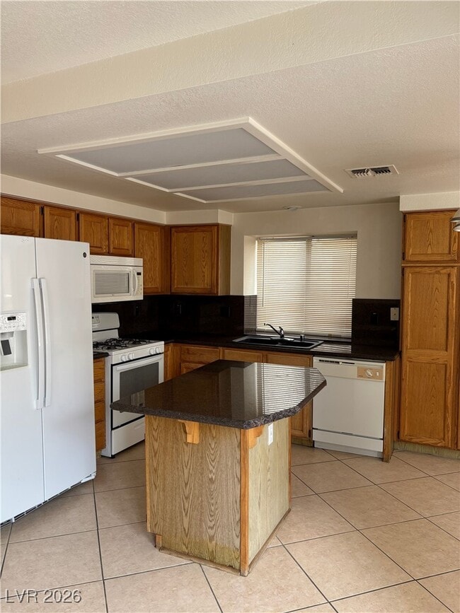 Building Photo - 2408 Moon Shore Dr