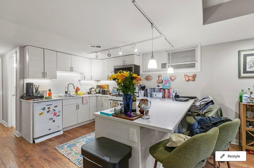 Building Photo - 3249 N Seminary, Unit G, Chicago, IL 60657