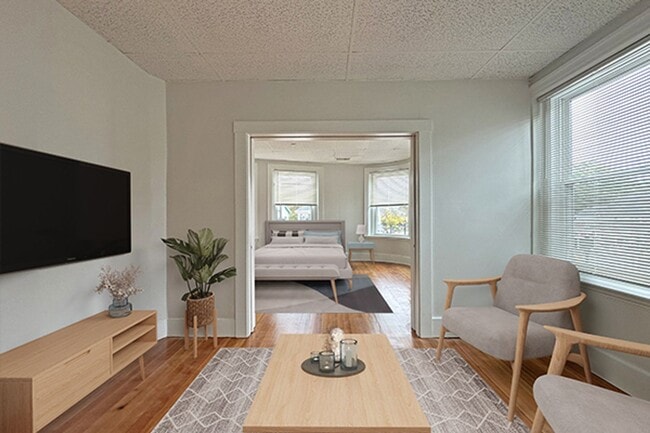 Building Photo - 7/1 Sunny, spacious 1BR in downtown Beverl...