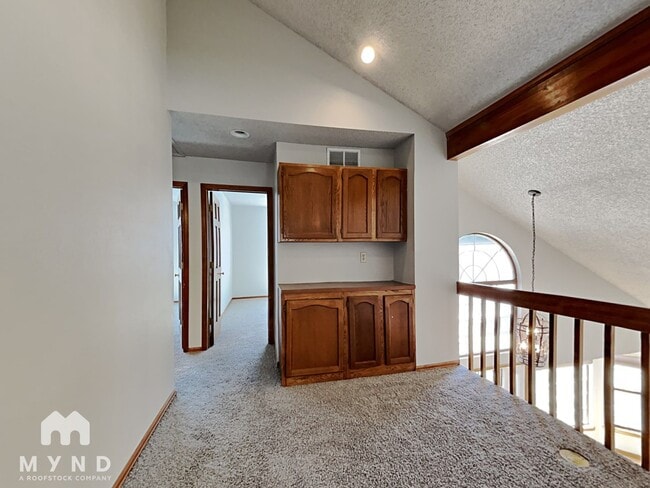 Building Photo - 2304 S Gray Dr
