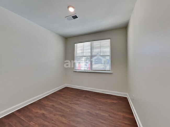 Building Photo - 11126 Hazel Gdns Dr