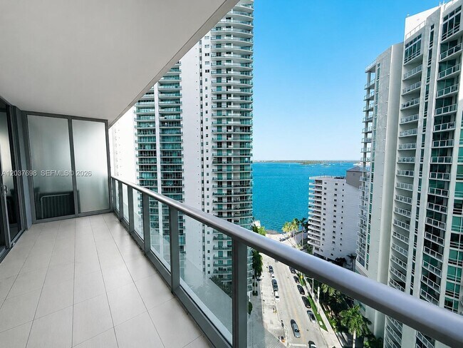 Building Photo - 1300 Brickell Bay Dr
