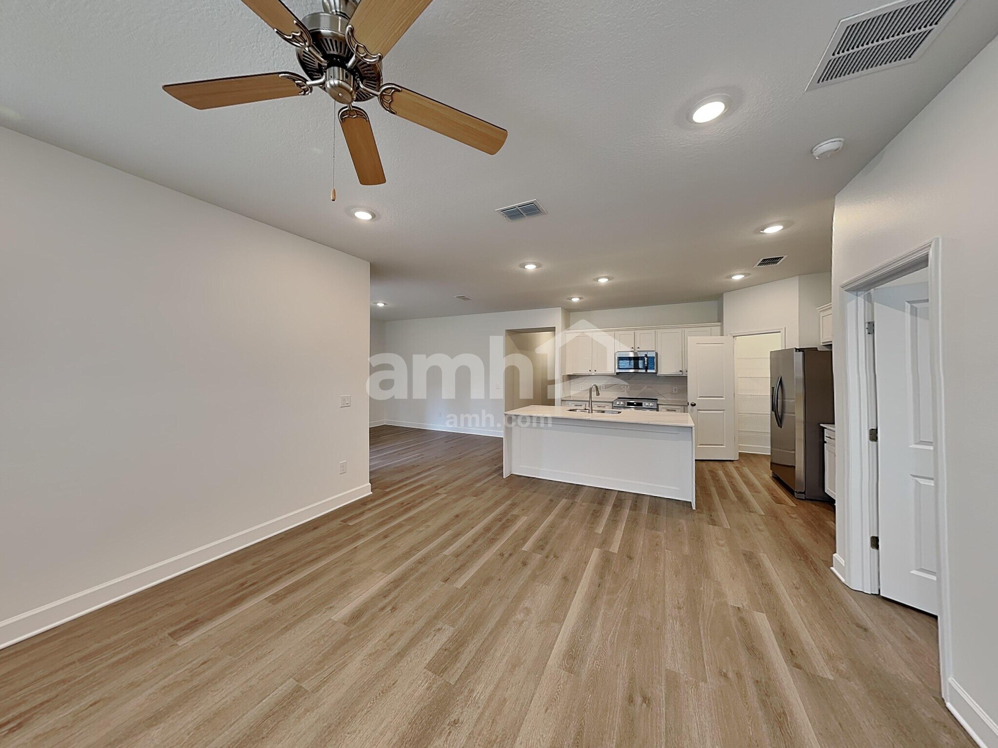 Building Photo - 16422 Cheyanne Ct