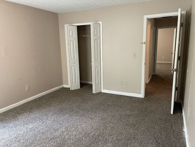 Building Photo - Spacious 4-Bedroom Home in a Quiet Union C...