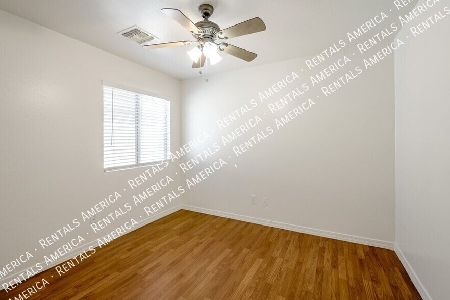 Building Photo - 1448 E Saguaro Trail