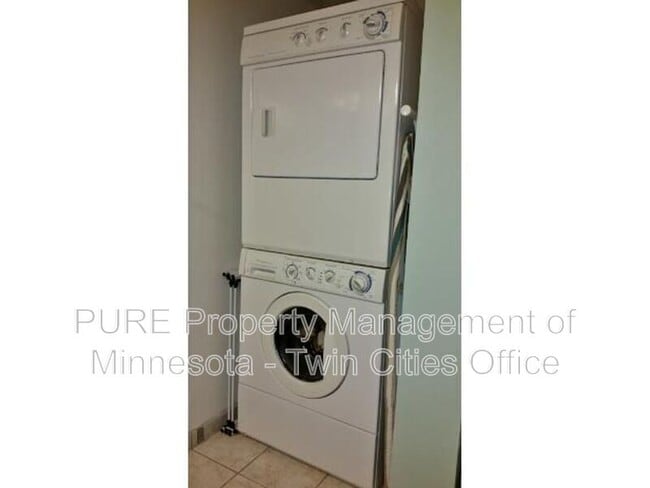 Building Photo - 2565 Franklin Ave