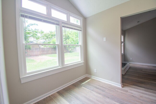 Building Photo - 621 Winthrop Ct