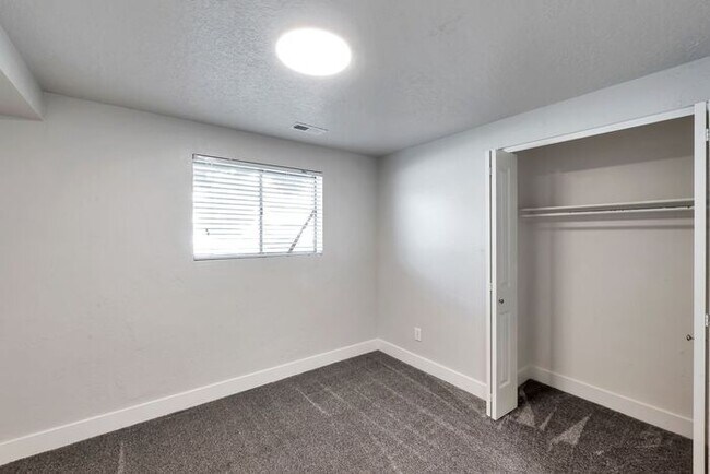 Building Photo - Remodeled 6 beds, 2 car garage!!
