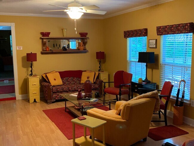 Building Photo - Fully furnished 2/2 corporate and long ter...