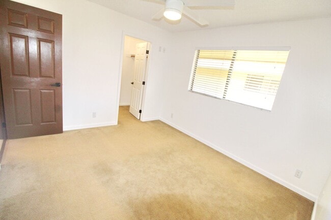 Building Photo - Cat-Friendly Upgraded Unit A Half A Block ...