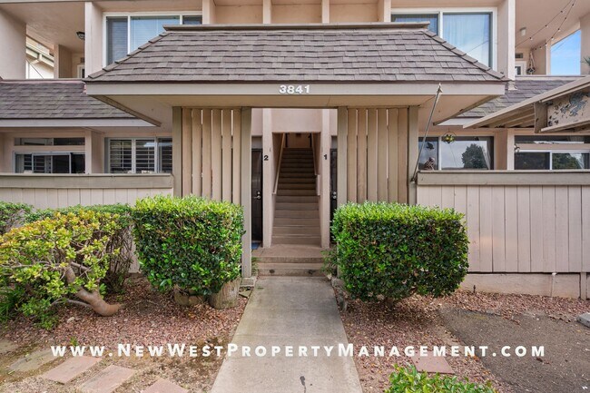 Building Photo - Recently Refreshed Point Loma 2-Bedroom at Baycrest! Small Pet OK! Available Now!
