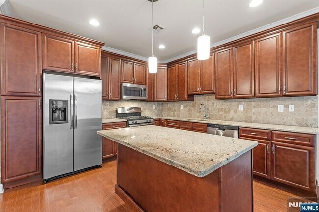 Building Photo - 52 Parkside Dr