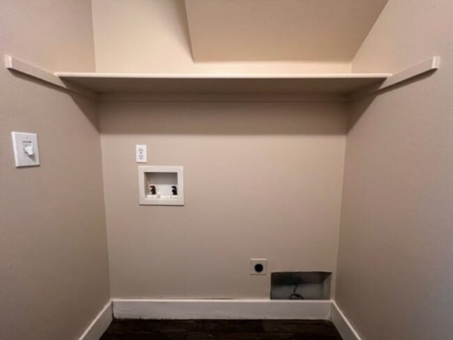 Building Photo - 5774 Parchment~Gorgeous Bristol Heights Home w/ Hardwood & Custom Cabinetry!